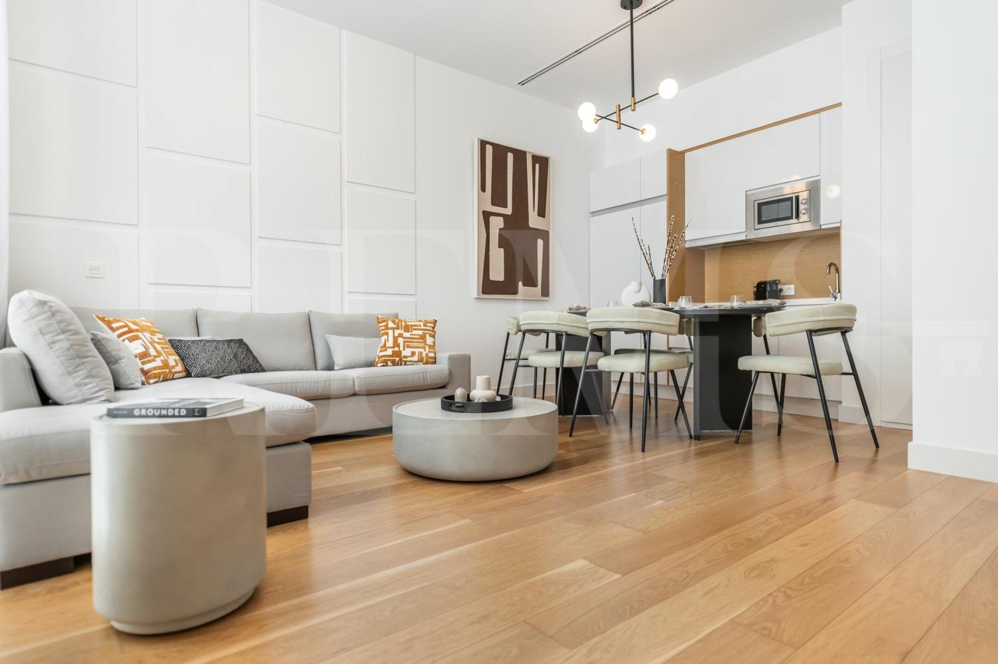 Artistic And Spacious By Rems Apartment *